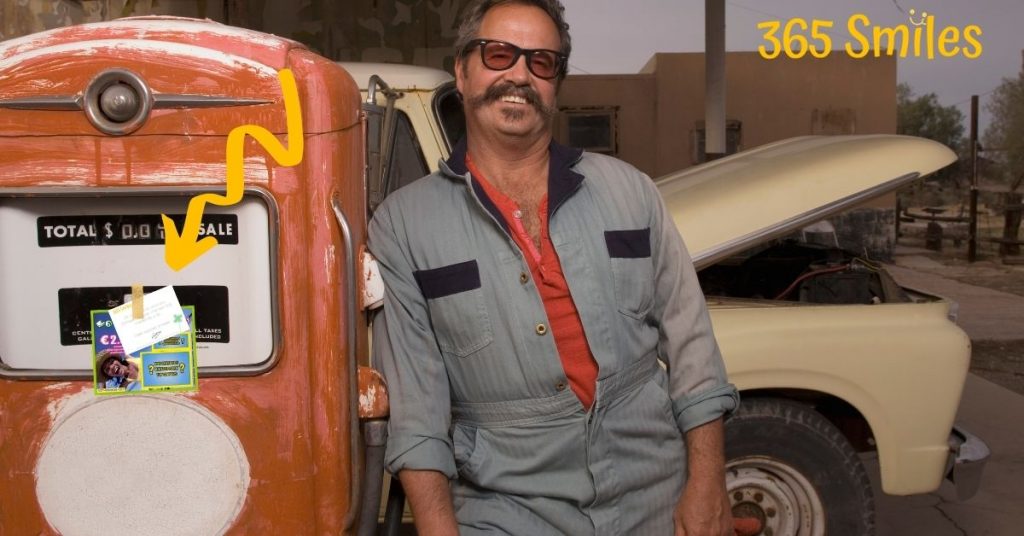 Kleef ene kraslotje op een benzinepomp